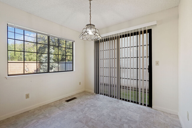 Building Photo - 566 La Corso Dr