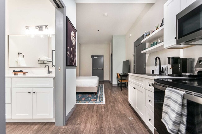 Building Photo - 781 Spring St