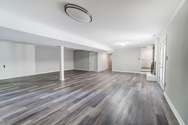 Building Photo - Fully Remodeled Ranch Style Home In South Park! (Landscaping Included)