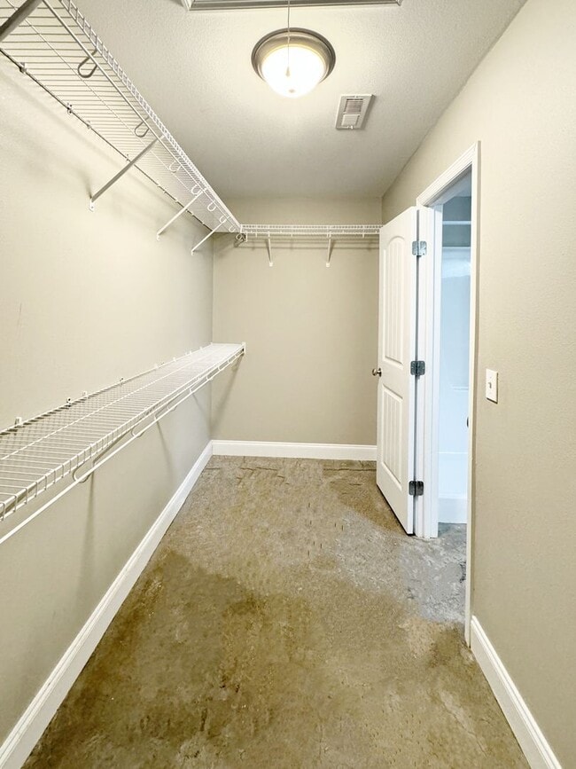 Building Photo - 698 Mulberry Rd