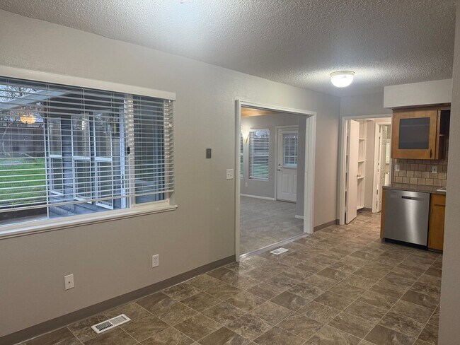 Building Photo - Charming 3 Bedroom with a Living Room, Sun Room,Huge Fenced Yard & More!