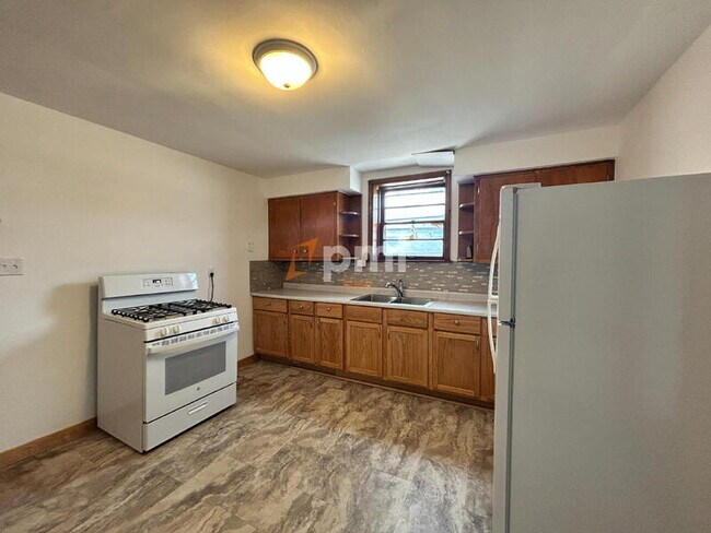 Building Photo - 1319 W 151st St