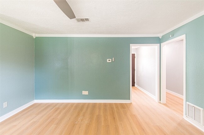 Building Photo - 12906 Southspring Dr