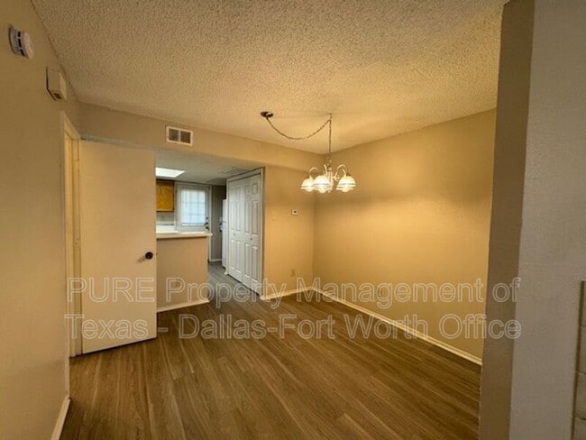 Building Photo - 4004 W Pioneer Dr