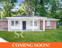 Building Photo - The living is easy in this 3 bedroom, 1.5 ...