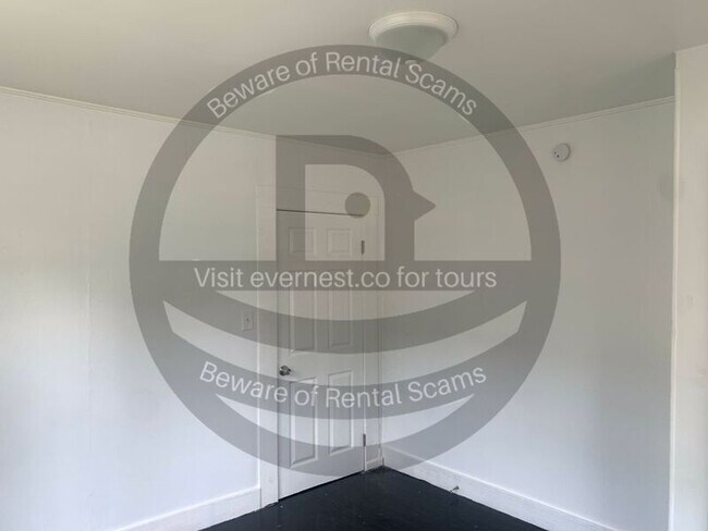 Building Photo - 1325 Sloan Ave