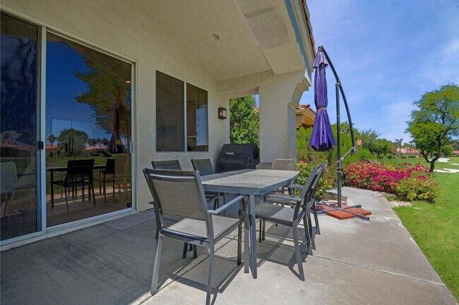 Building Photo - 425 Desert Holly Dr