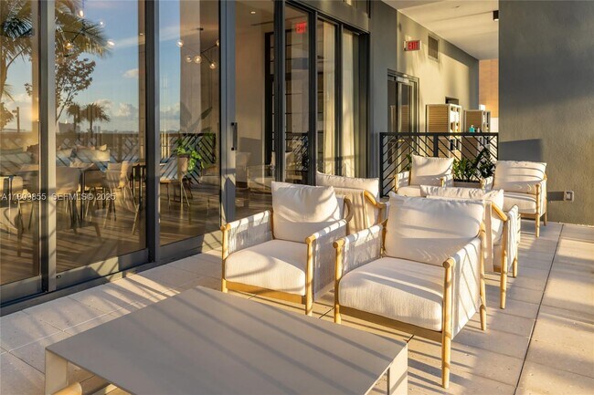 Building Photo - 159 NE 6th St