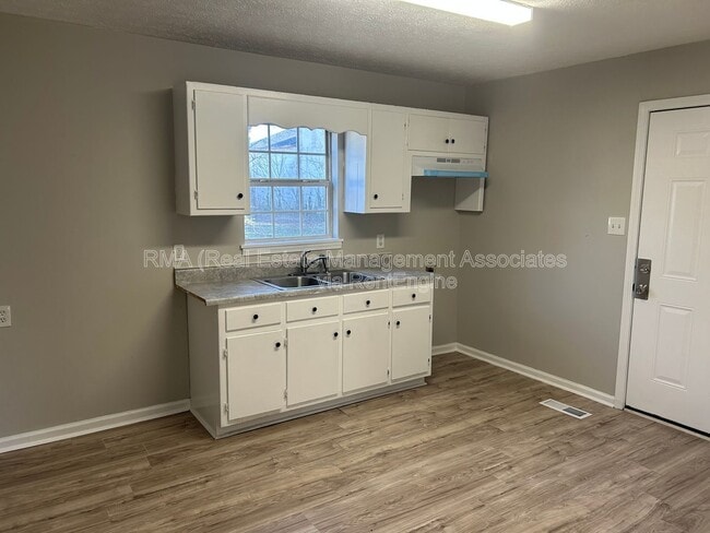 Building Photo - 214 W Central Ave