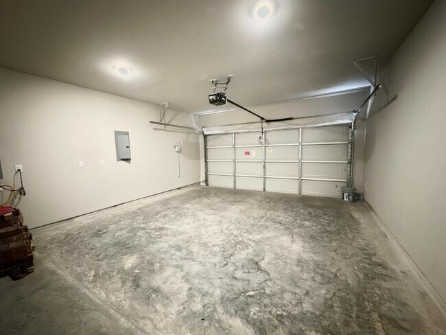 Building Photo - 12164 Ridge Top Dr