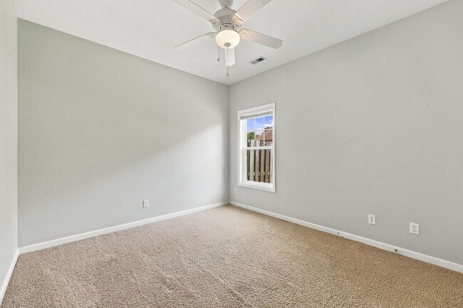 Building Photo - 257 Silver Creek Loop