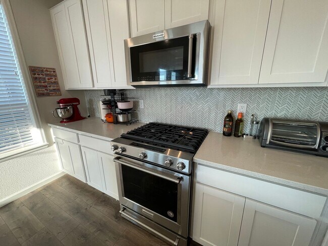 Building Photo - The Lifestyle You Seek!