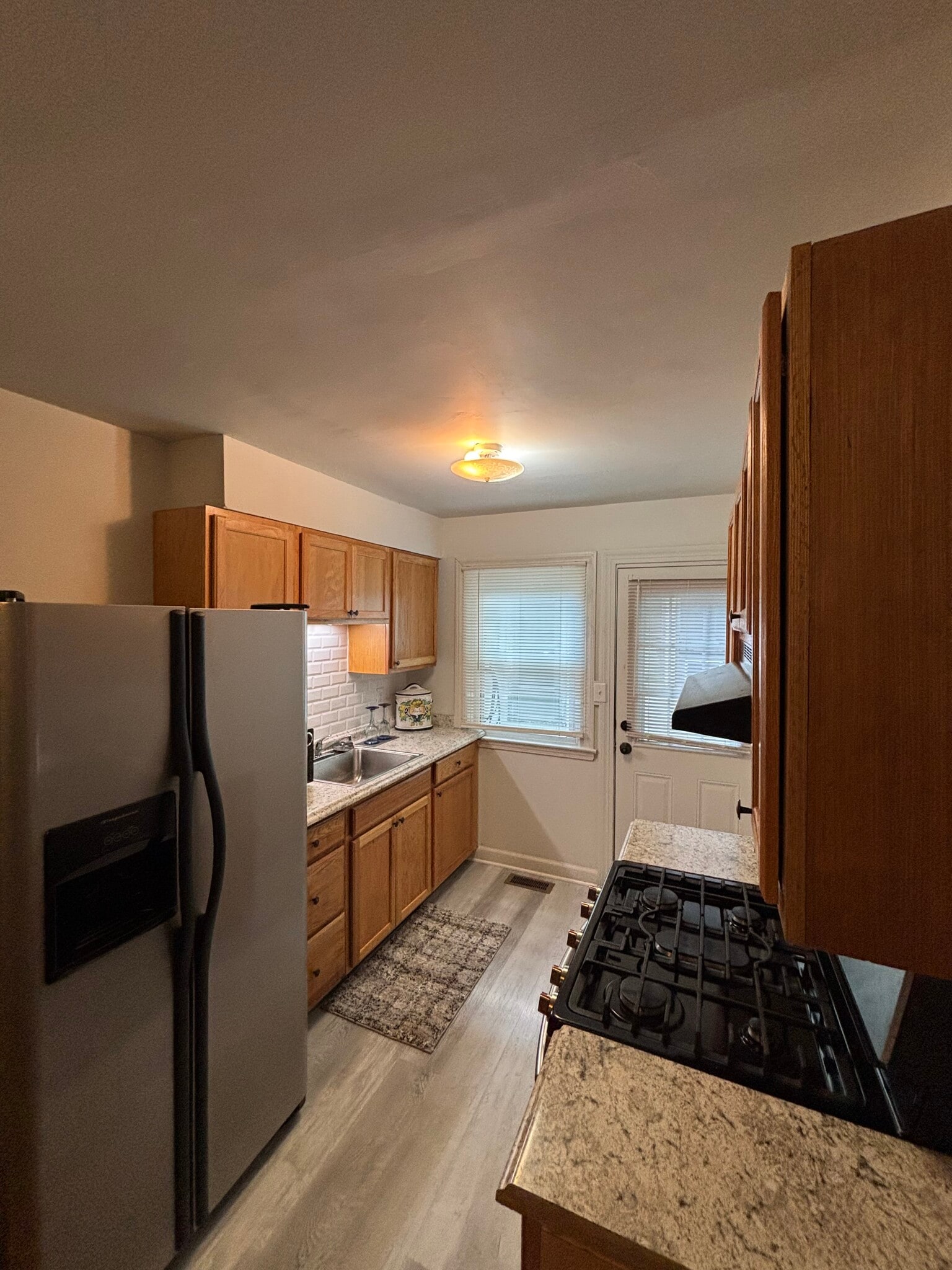 Kitchen - 140 E Wellington Ave