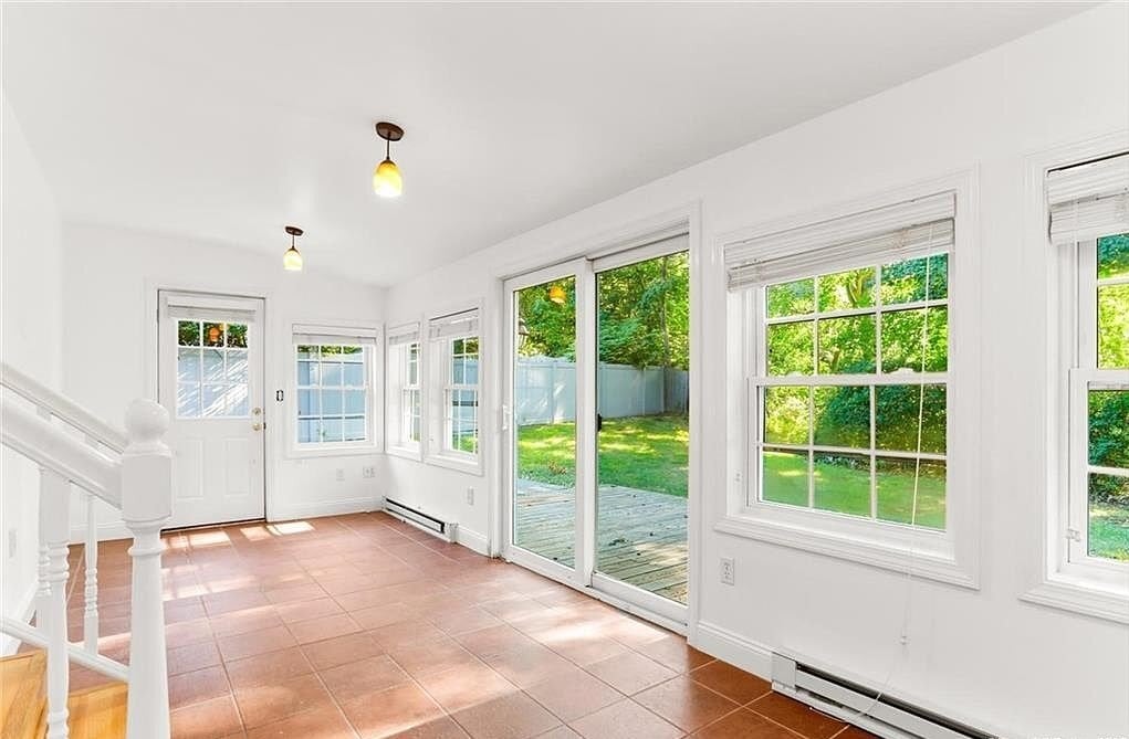 Building Photo - 8 Deerwood Ct