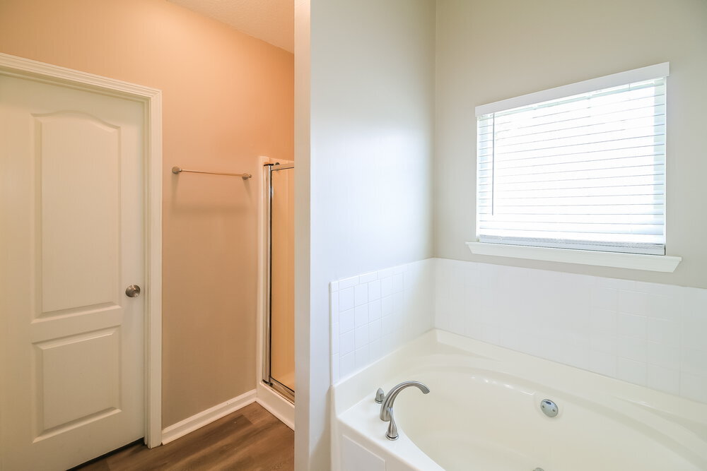 Building Photo - 213 Summer Hill Cir