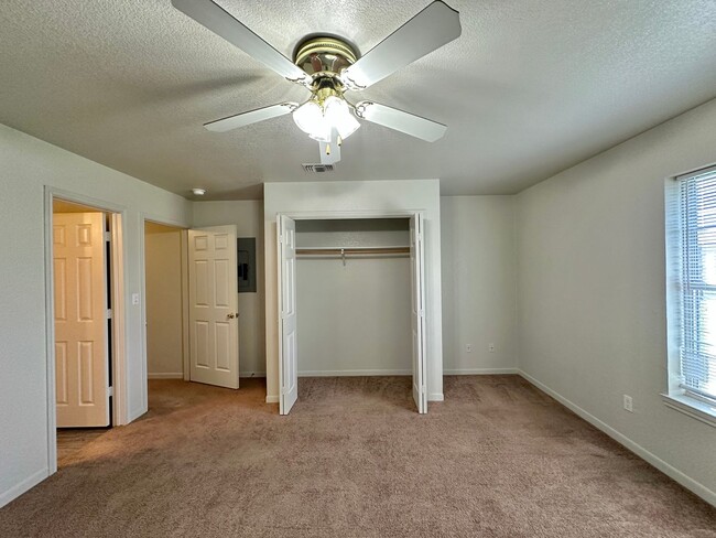Building Photo - 3803 El Paso Dr