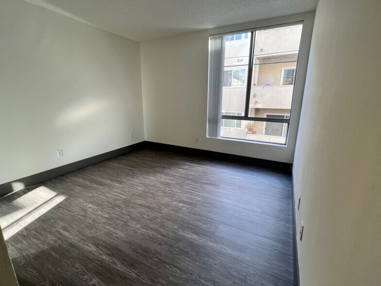 Building Photo - 3715 S Canfield Ave