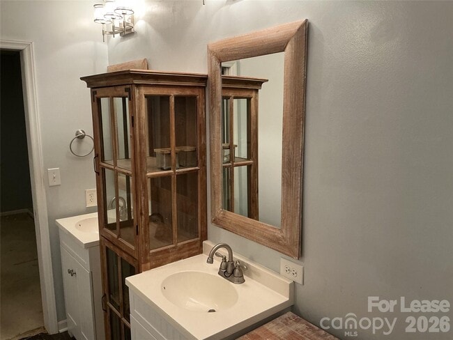 Building Photo - 415 E Broad St