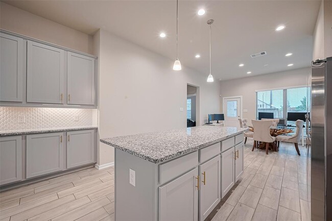 Building Photo - 7031 House Wren Ct