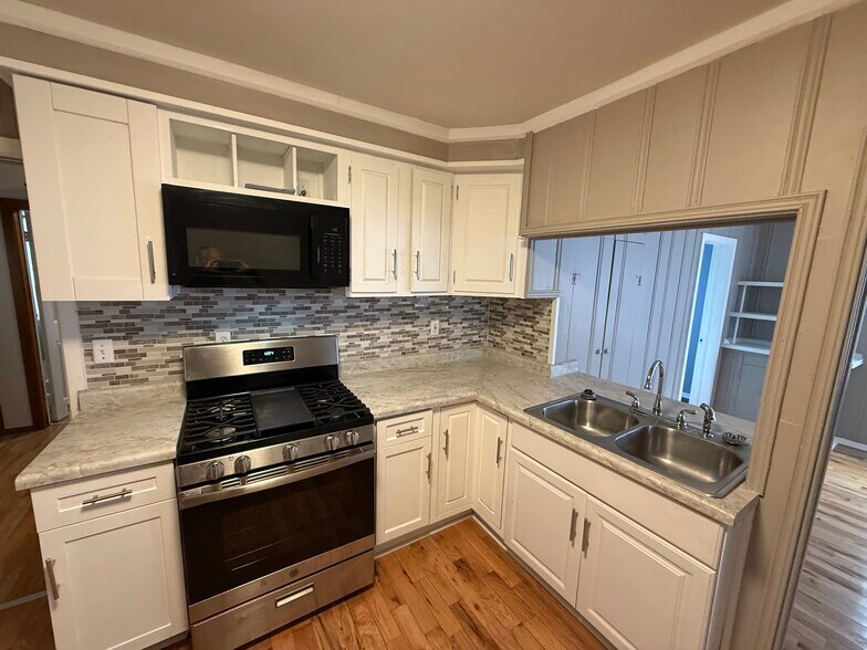 Building Photo - 218 Lawrence St