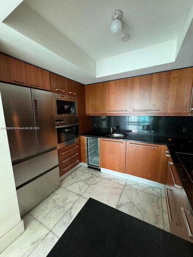 Building Photo - 1331 Brickell Bay Dr