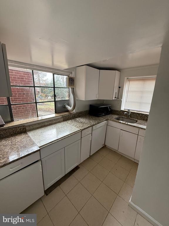 Building Photo - 7804 Temple St