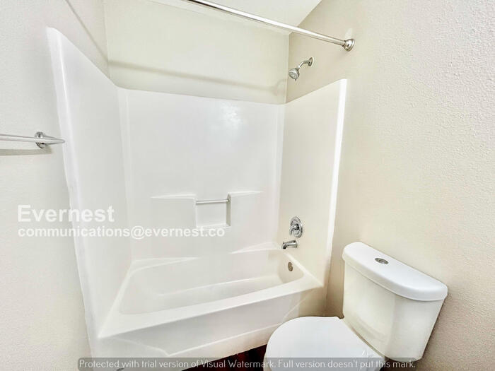 Building Photo - 256 Creek Cove Dr