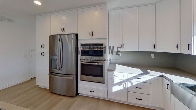 Building Photo - COMING SOON: Beautiful 3BD 3.5BA Townhome in Newport Heights