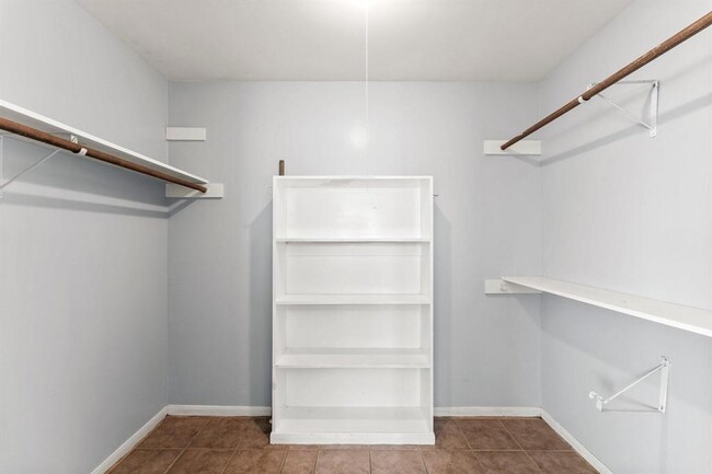 Building Photo - 5006 Stanhope Dr