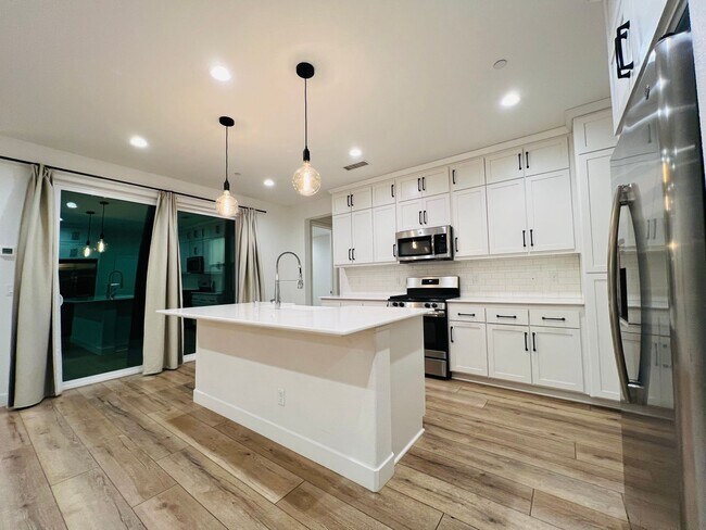 Building Photo - Tesoro Viejo Home- this is home and the community is unlike anything you've experienced before!