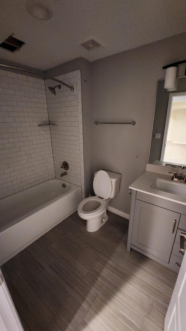 Building Photo - 4 bed 3 bath 2 car garage all maintenance ...