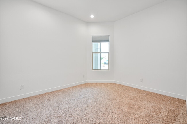 Building Photo - 8725 W Wagon Wheel Dr