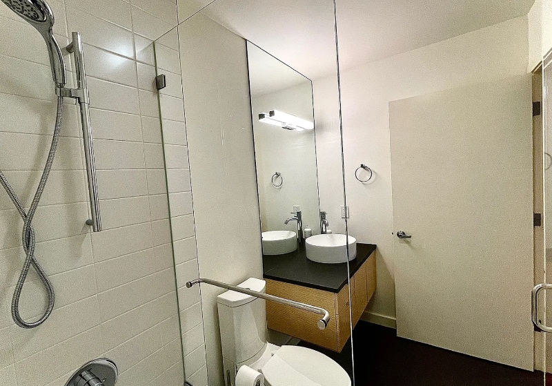 Building Photo - 1402 Alki Ave SW