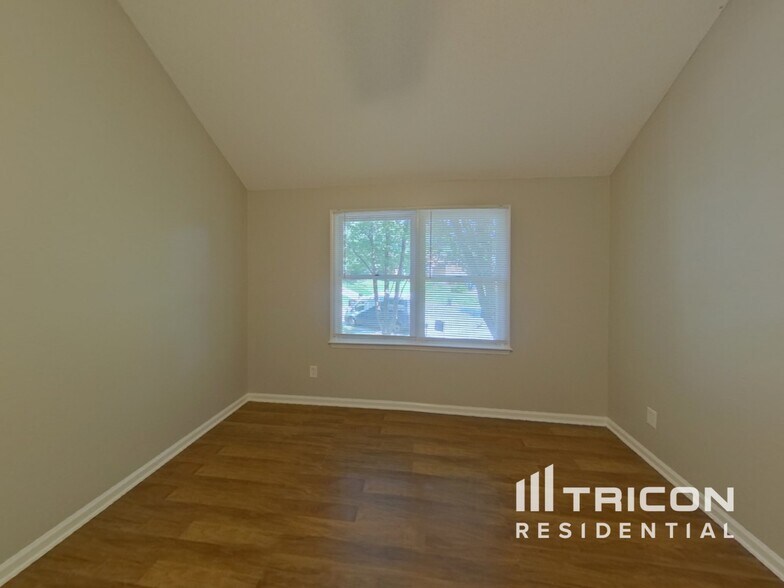 Building Photo - 8404 Sills Ct