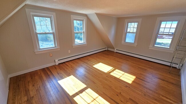 Building Photo - 35 Meadow Rd
