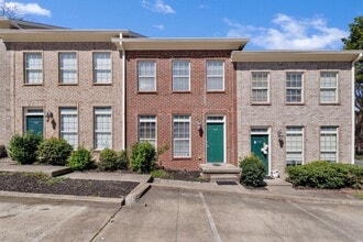Building Photo - FABULOUS LOCATION!! 2BEDROOM 2 BATH TOWNHO...