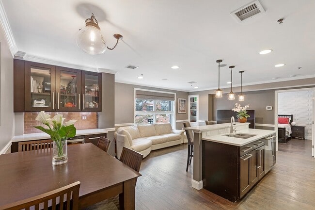 Building Photo - 1331 Grand St