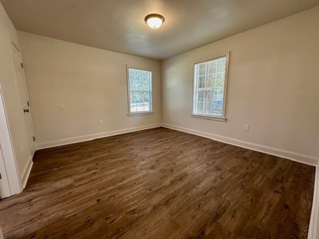 Building Photo - 4655 Fairfields Ave