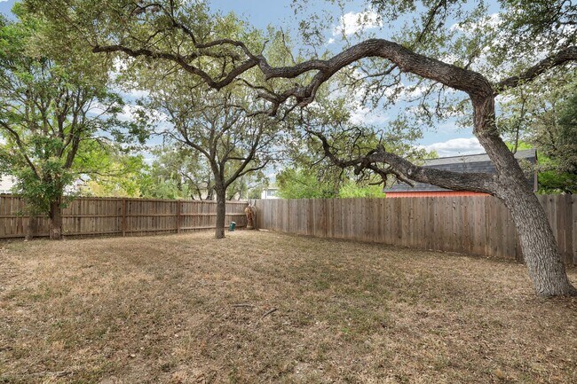 Building Photo - Spacious Brick-Front Home with Loft and Ex...