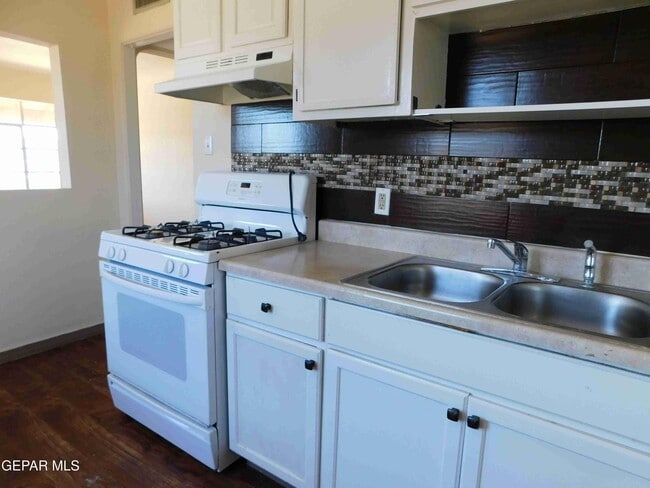 Building Photo - 7625 Hacienda Ave