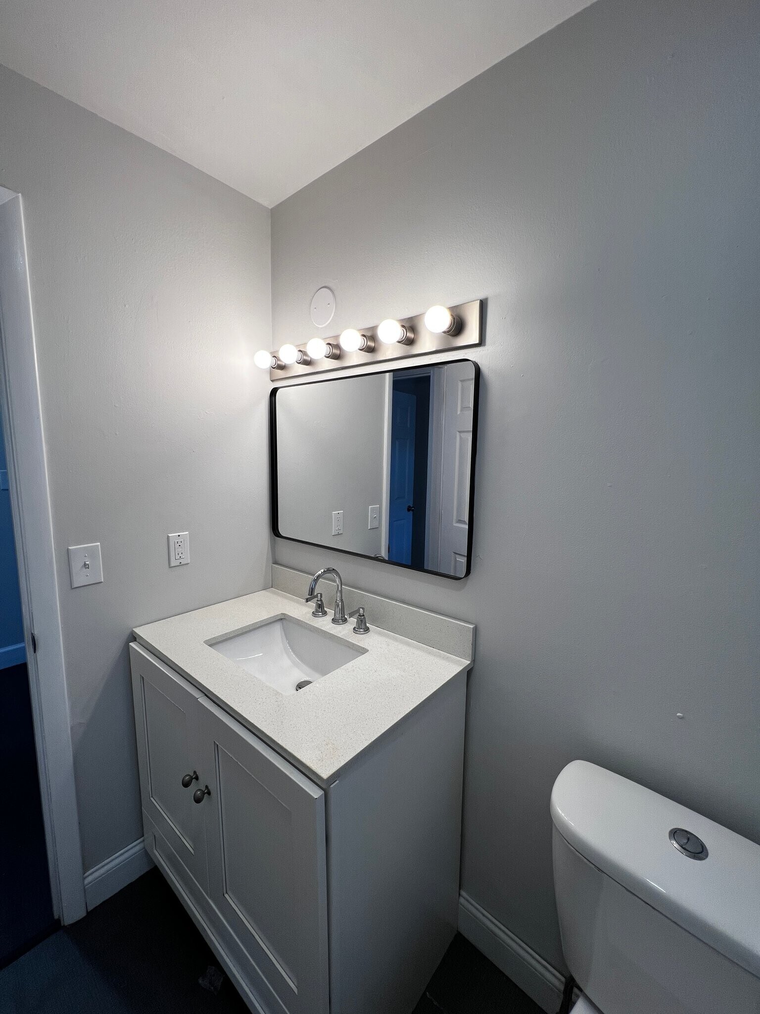 Building Photo - 467 Connecticut Ave