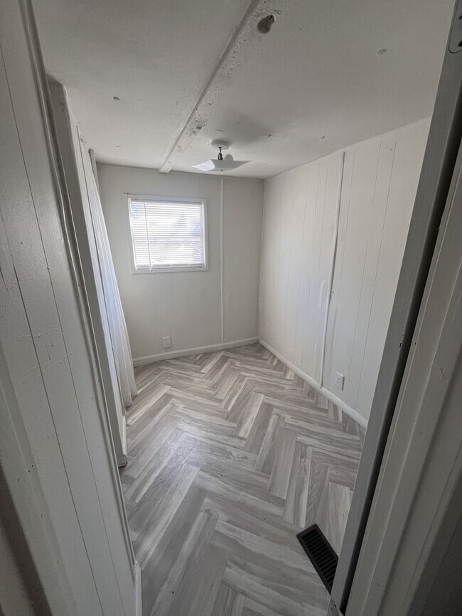 Building Photo - Sunrise Mobile Home Community