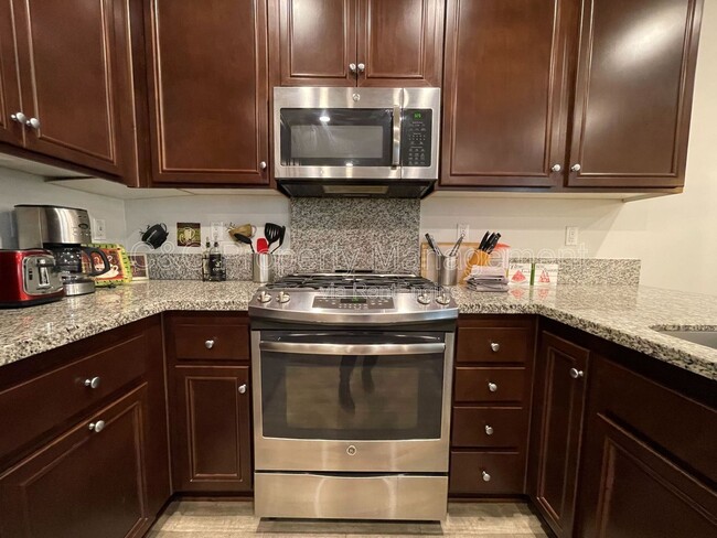 Building Photo - 40402 Calle Real