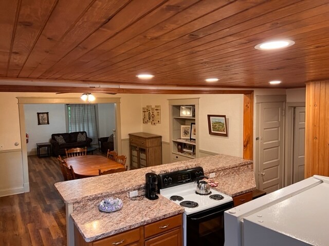 Building Photo - 33 Maple Ave