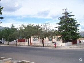 Building Photo - Cute 2 Bd / 1 Ba Home - A must see!