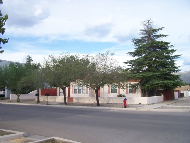 Primary Photo - Cute 2 Bd / 1 Ba Home - A must see!