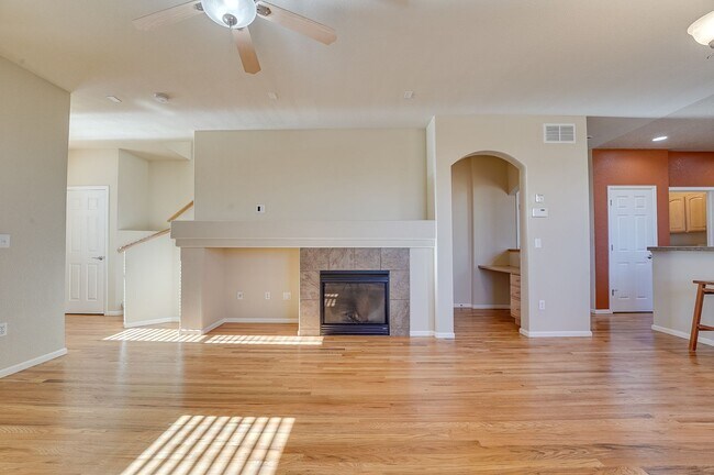 Building Photo - 2 bedroom, 2.5 bath townhome in Observatory Village