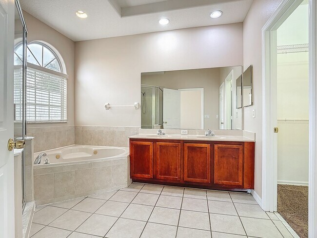 Building Photo - 3/2.5 Townhome
