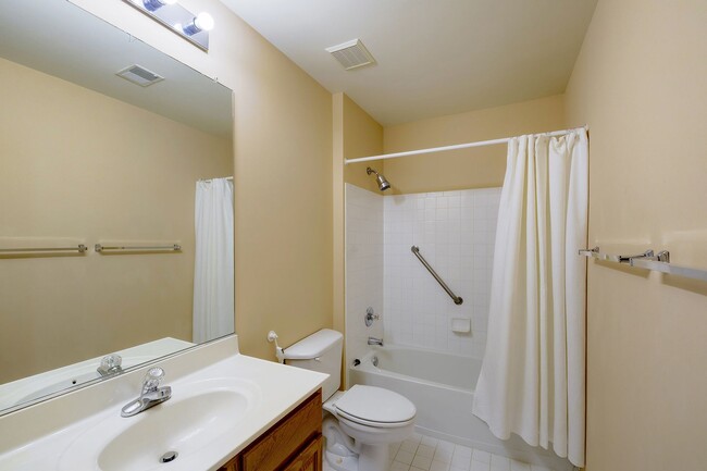 Building Photo - Luxury Townhome in the Heart of the Kentlands