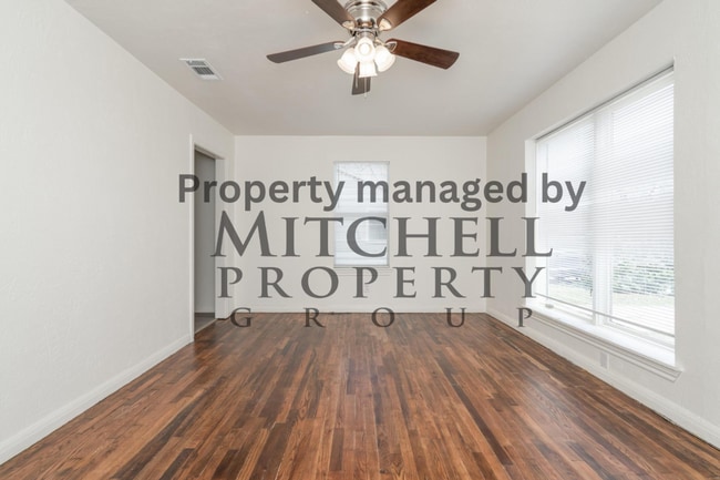 Building Photo - Welcome to 4116 Monroe! This beautiful com...